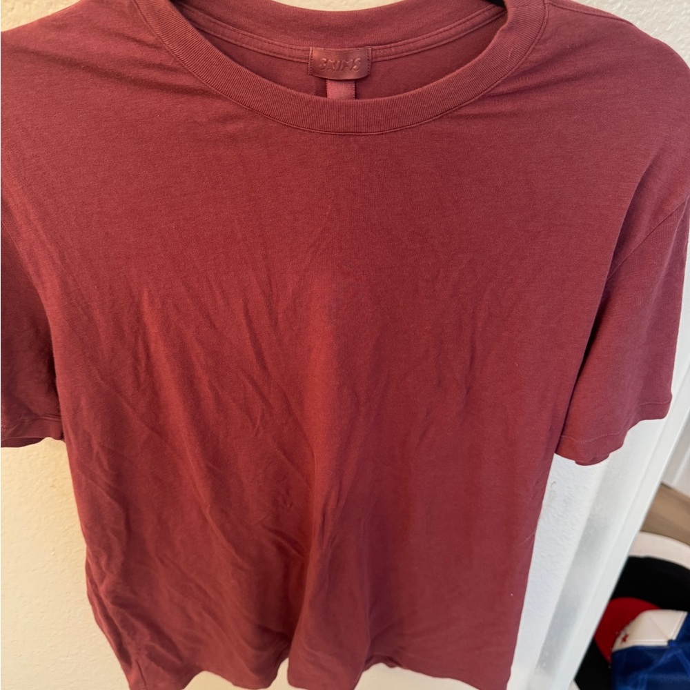 SKIMS Women's Maroon T-Shirt - Size Small